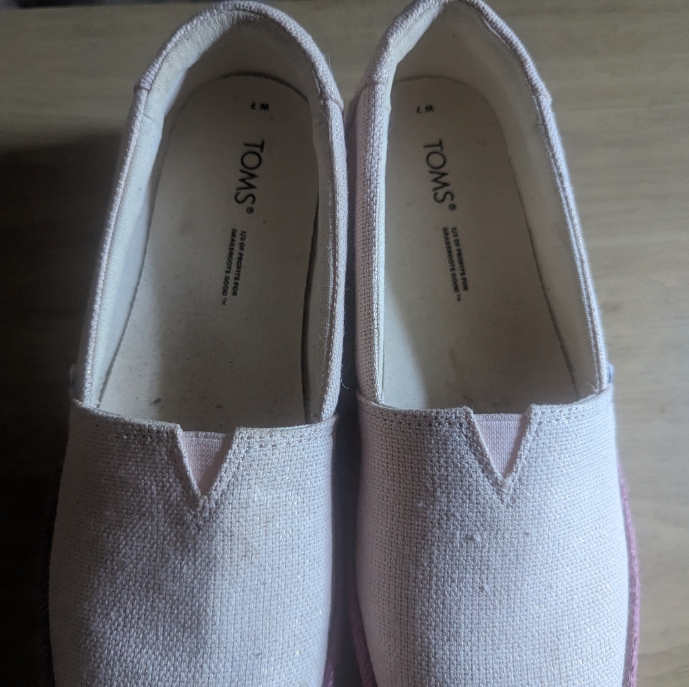 Toms